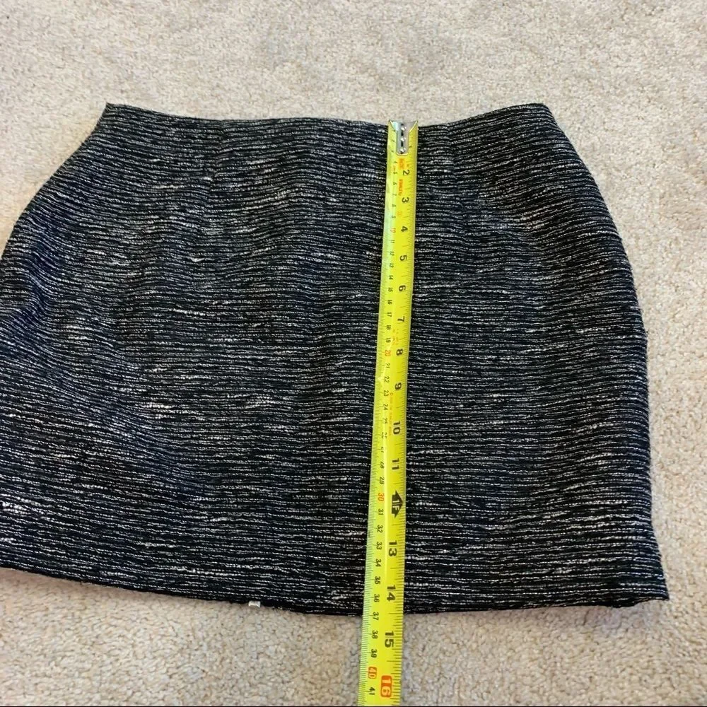 Aritzia Talula Black gray silver Tweed zippered mini skirt size 6